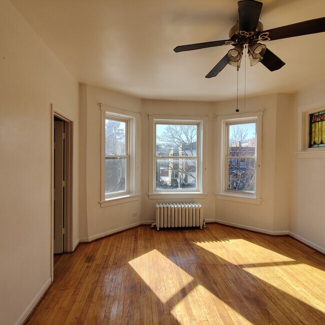 Building Photo - 2730 W Giddings St