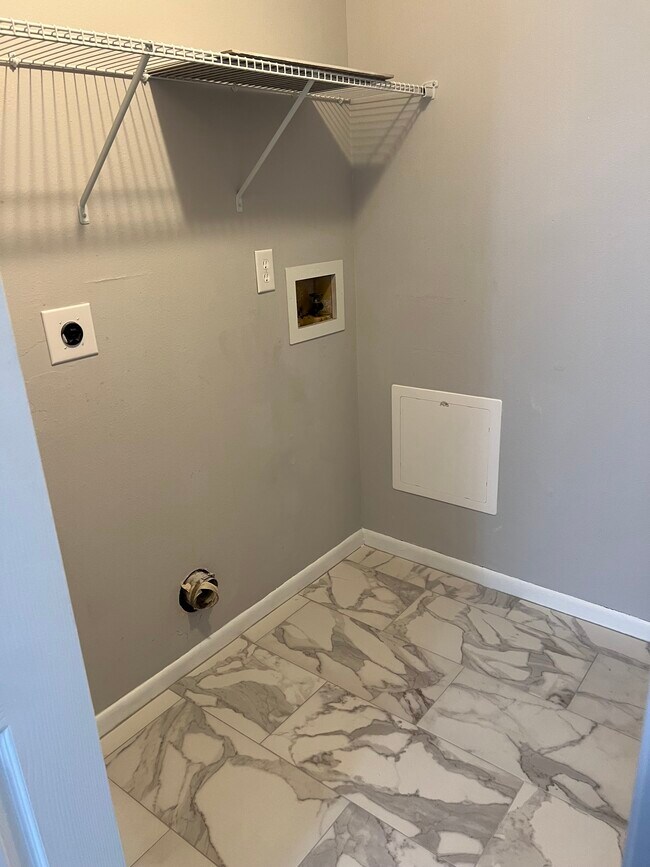 Foto del edificio - 2005 McMullen Ave