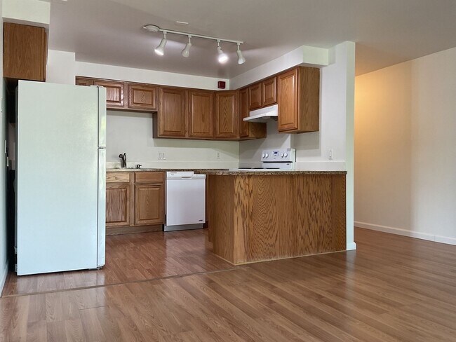 Foto del edificio - 1 Bed / 1 Bath Houghton condo in Kirkland $1,795/month