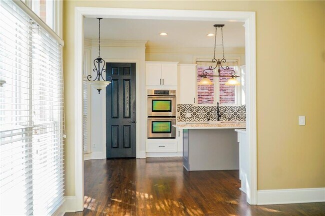 Foto del edificio - 1127 Ashton Bluff Dr NE