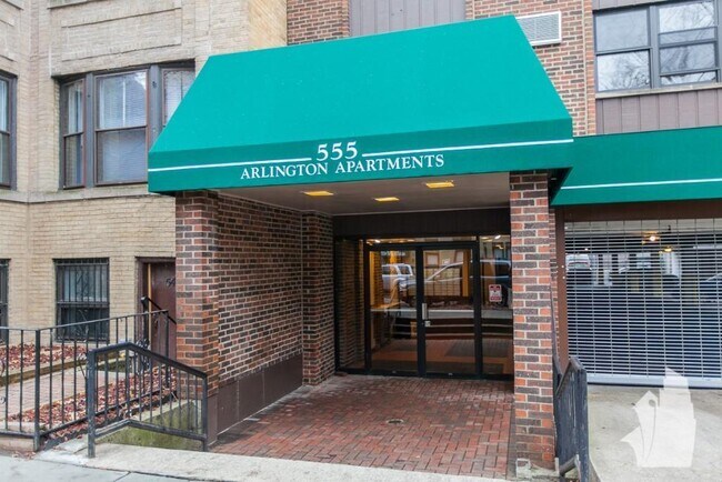 Foto del edificio - 532 W Arlington Pl