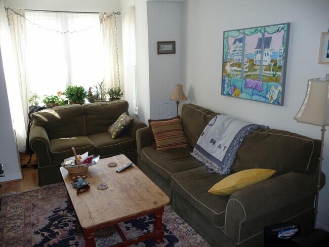 Building Photo - 1027 4th Street Northeast, Unit 1