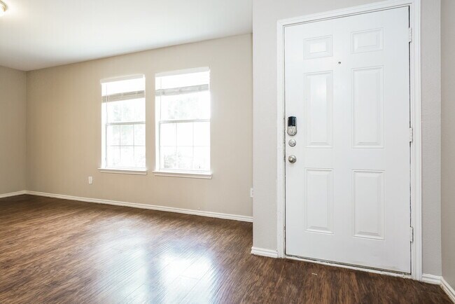 Foto del edificio - 103 Red Wolf Ln