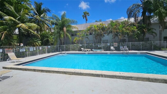 Building Photo - 17255 SW 95th Ave