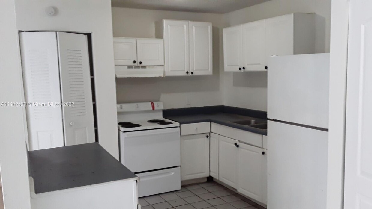 Foto principal - 5406 NW 24th St