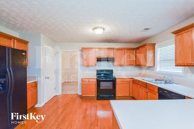 Building Photo - 6061 Fairington Farms Ln