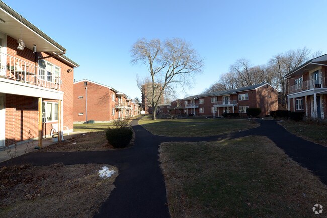 Foto del edificio - Louis George Village