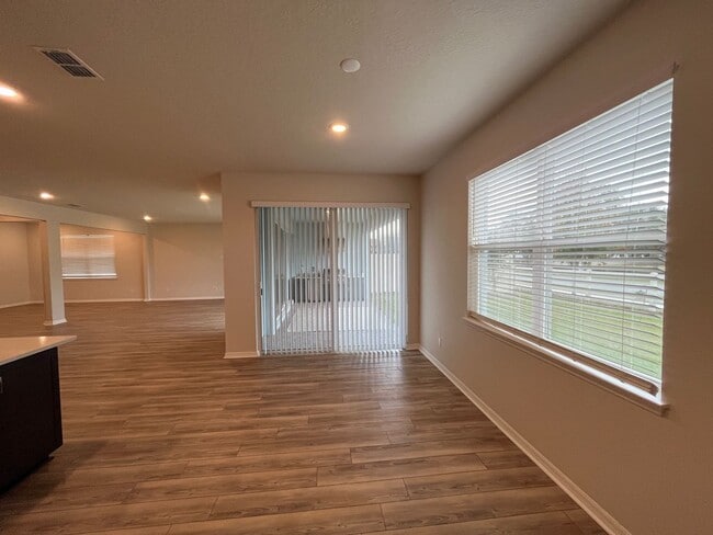 Building Photo - 5625 Cedar Chase Dr