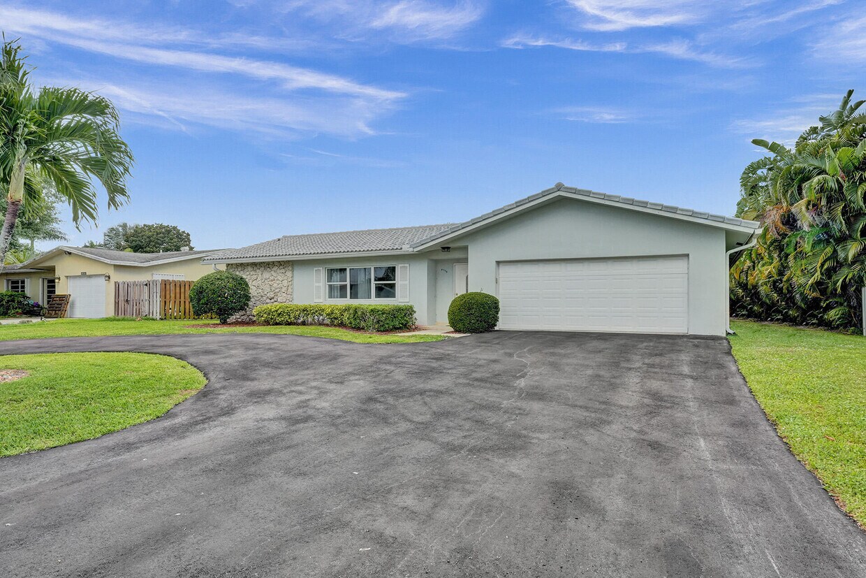 Foto principal - 4775 NW 5th Ave