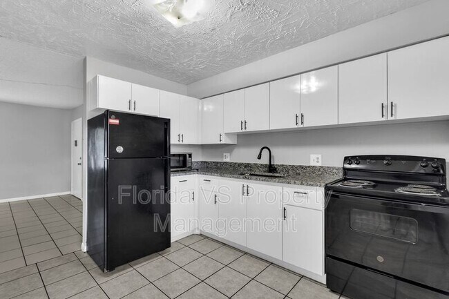 Building Photo - 1629 W Oak Ridge Rd