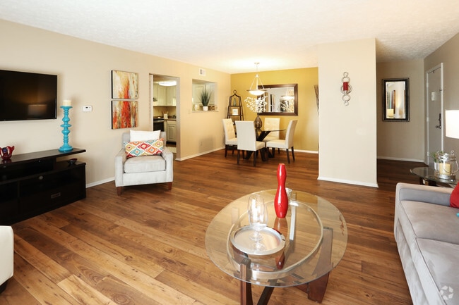 1BR, 1BA - 850 SF - Living Room - Avery