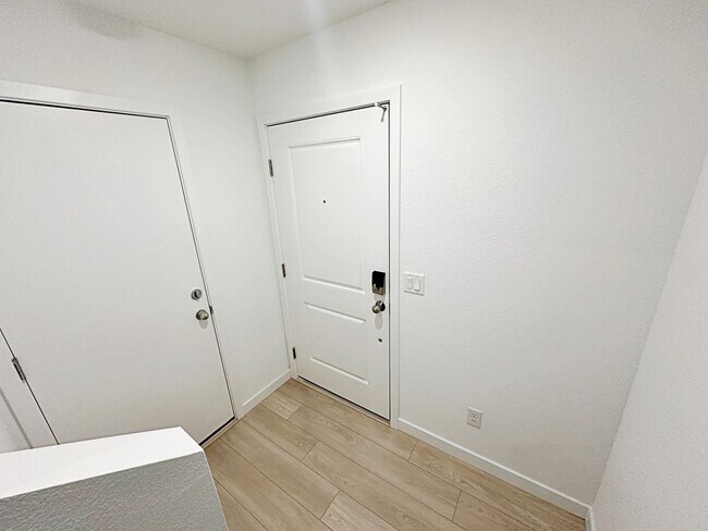 Foto del edificio - 1 WEEK FREE RENT! BRAND NEW BUILD! 2 BEDROOM TOWNHOME!