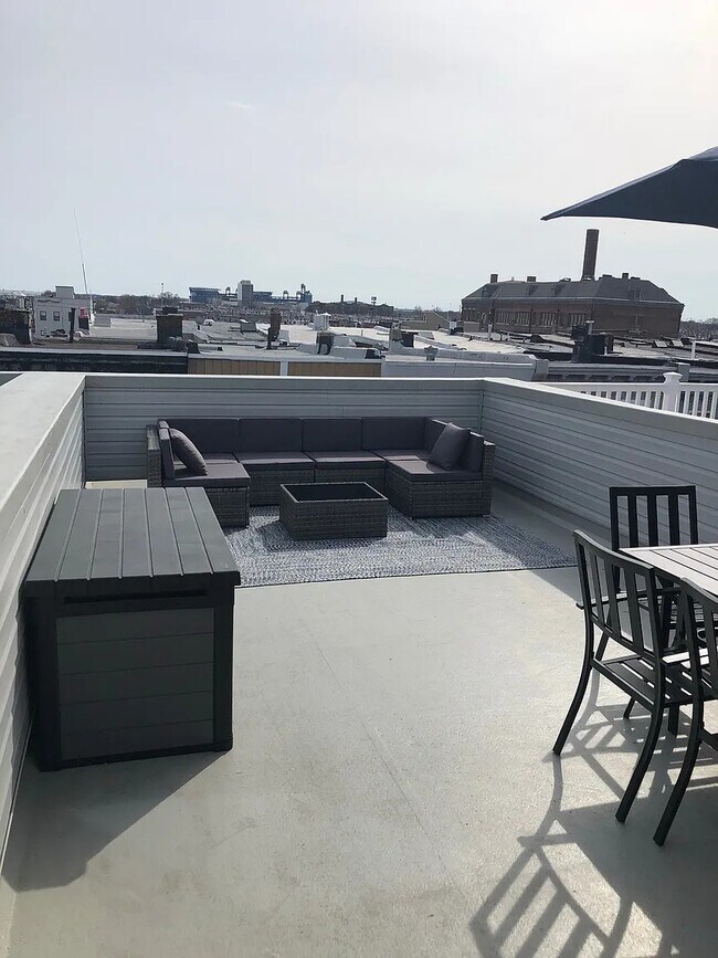 Techo - 719 Winton St