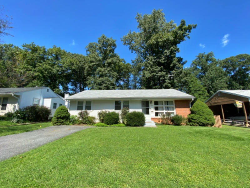 Primary Photo - 120 Tulip Dr