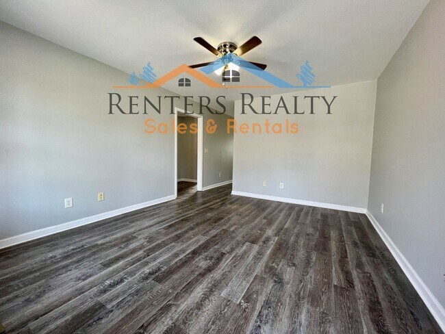 Foto del edificio - 2 Bedroom Duplex House with Yard