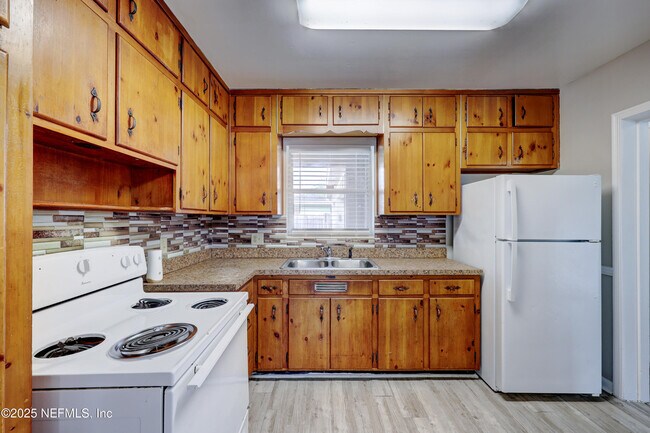 Building Photo - 803 Barbados Rd