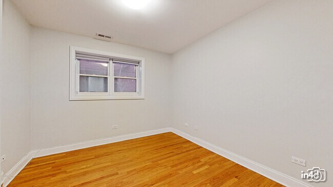 Foto del edificio - 1504 W Augusta Blvd
