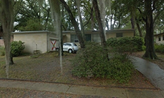 Building Photo - Charming 4BR/2BA Home with Elegant Features and Outdoor Bliss!