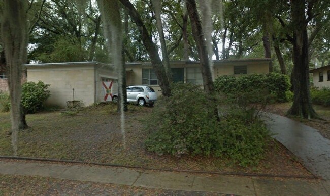 Foto del edificio - Charming 4BR/2BA Home with Elegant Features and Outdoor Bliss!