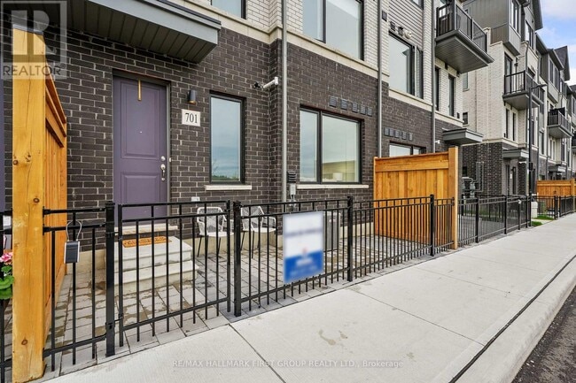 Building Photo - 160-160 Densmore Rd