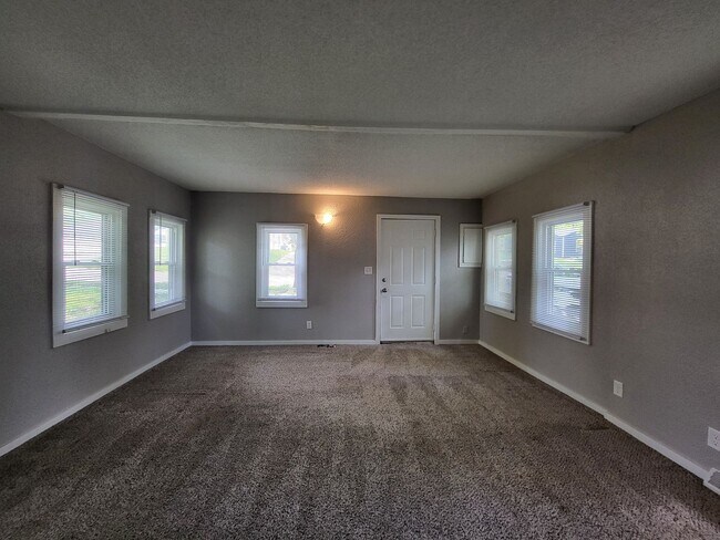 Foto del edificio - 1 Bedroom home with garage!