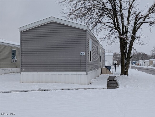 Foto del edificio - 100 Cedar Brook Dr