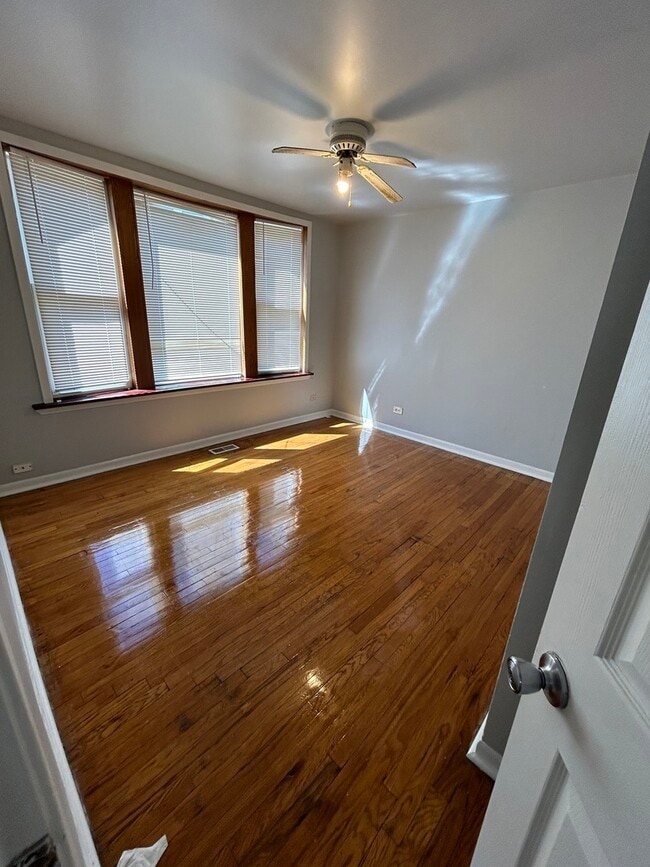 Building Photo - 9036 S Dauphin Ave