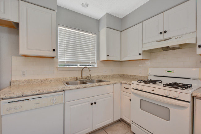 Building Photo - 6001 Westcreek Dr
