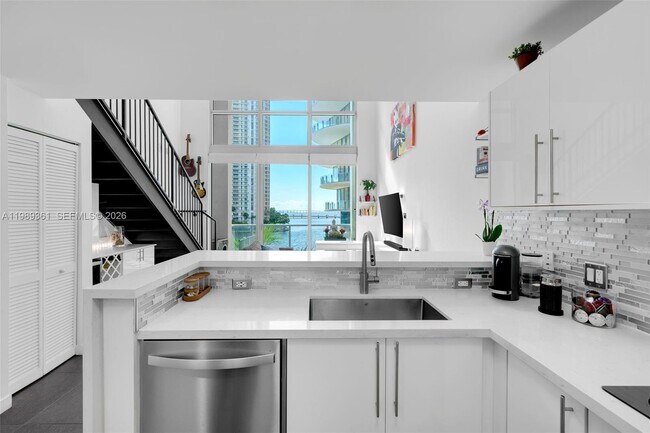 Foto del edificio - 300 S Biscayne Blvd
