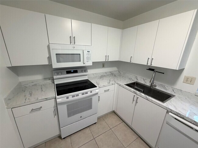 Foto del edificio - 4394 NW 9th Ave