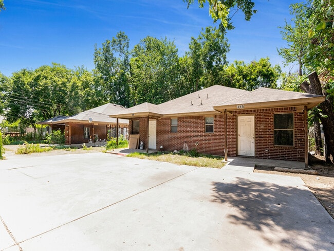 Building Photo - 313 Isbell Rd