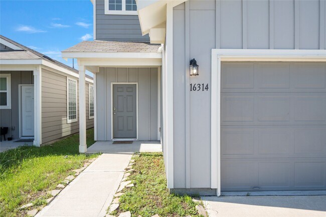 Foto del edificio - 16314 Dutton Clover Dr