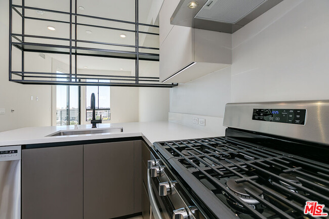 Building Photo - 3833 Dunn Dr