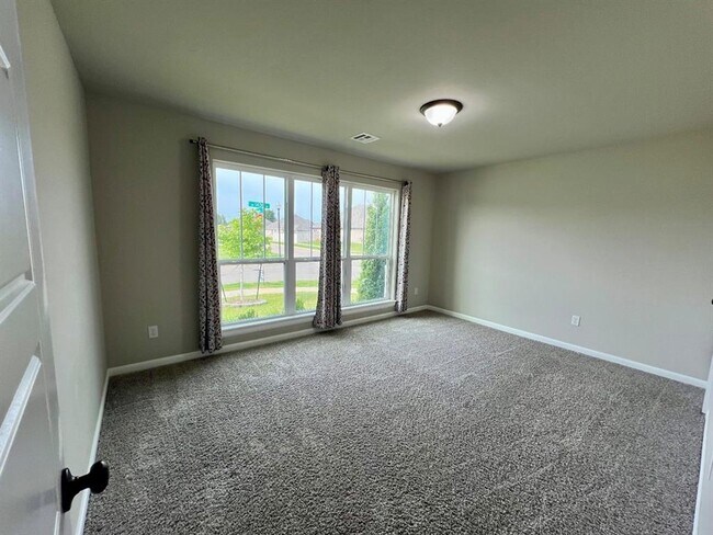 Building Photo - 1121 SW 140th St
