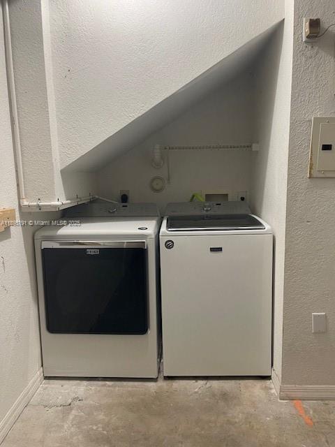 Foto del edificio - 2439 Centergate Dr