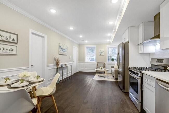 Building Photo - 32 Liberty Avenue Unit 1