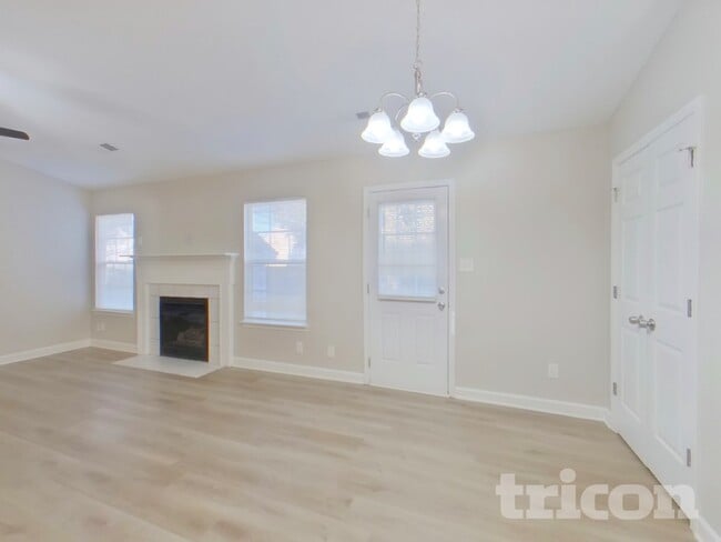 Building Photo - 2918 Brekonridge Centre Dr