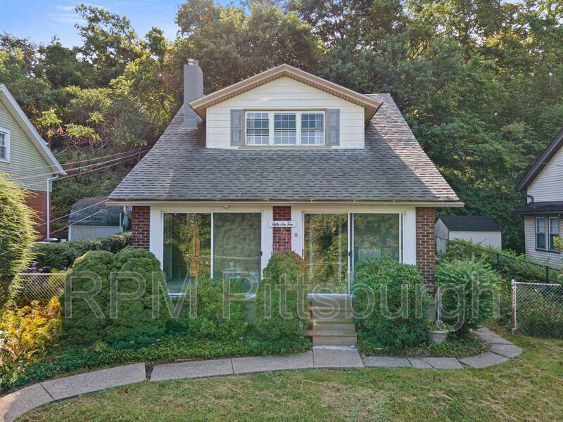 Primary Photo - 5610 Moore Ave