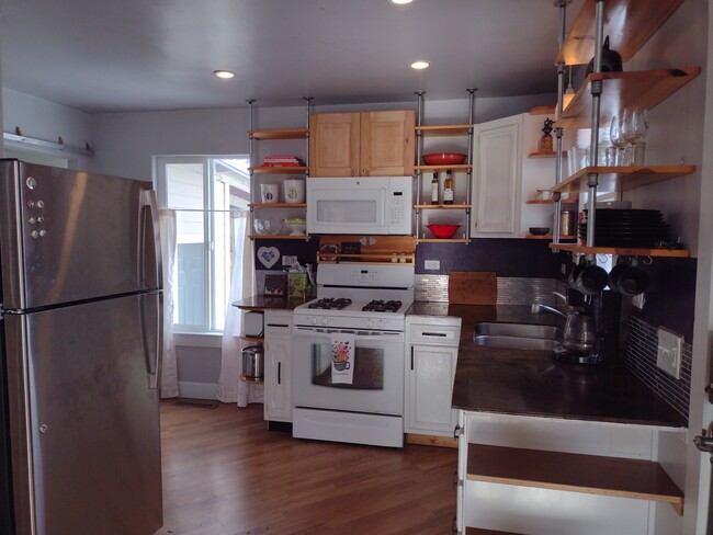 Kitchen - 317 W Chester Dr