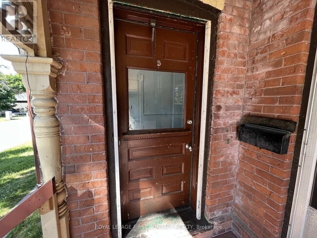 Building Photo - 228 Bayfield St