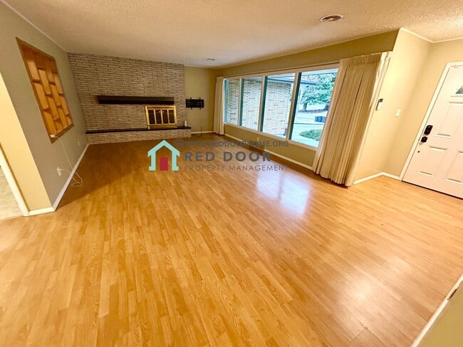 Building Photo - Charming 3 Bedroom, 2 Bath Home in Fox Farm – Prime Location Near the Country Club
