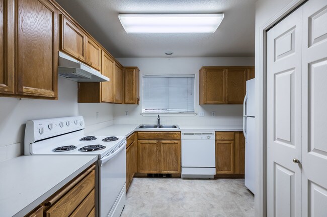 Building Photo - 586 N 10th St