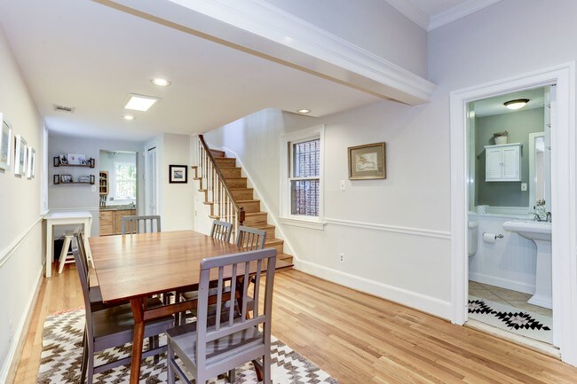 Building Photo - 418 D St NE