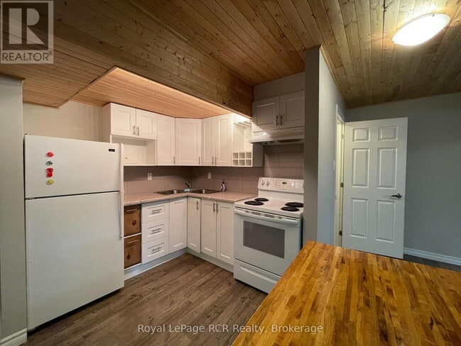 Building Photo - 77 Silver Birch Ave