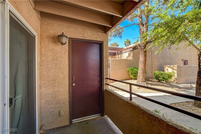 Foto del edificio - 9325 W Desert Inn Rd