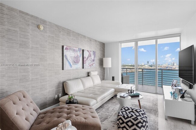 Foto del edificio - 335 S Biscayne Blvd