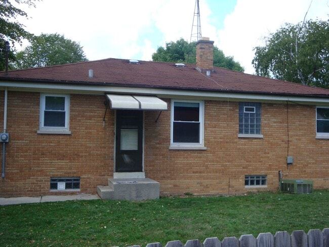 Building Photo - 5627 41st Ave