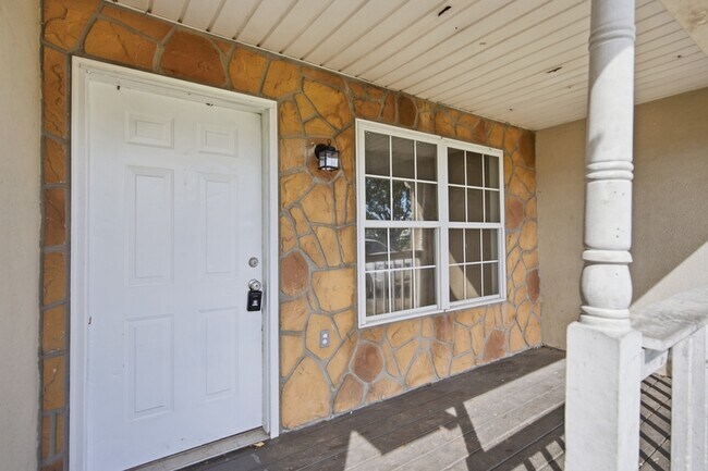 Foto del edificio - 162 Stone Henge Ln