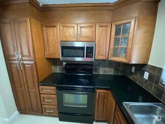 Building Photo - 581 N University Dr