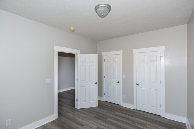Foto del edificio - 5143 E Washington St